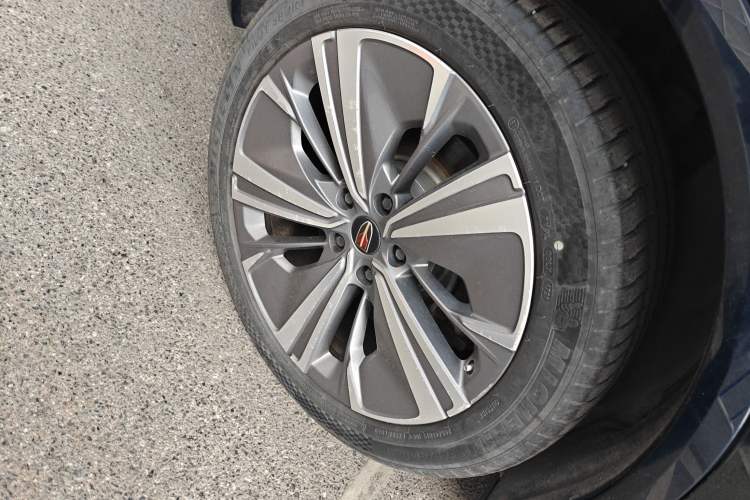 Used Hongqi E-HS9 2021 460 km Range Flagship Edition Six-Seater Right Rear Wheel Hub