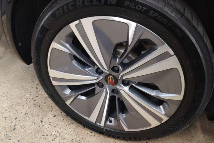 Used Hongqi E-HS9 2021 460 km Range Flagship Edition Six-Seater Right Rear Wheel Hub