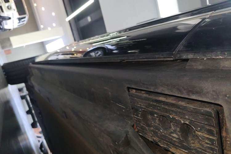 Used Hongqi E-HS9 2021 460 km Range Flagship Edition Six-Seater Right Side Sill