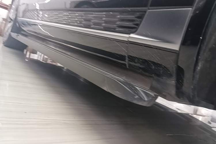 Used Hongqi E-HS9 2021 510 km Range Flagway Edition Six Seats Right Side Sill