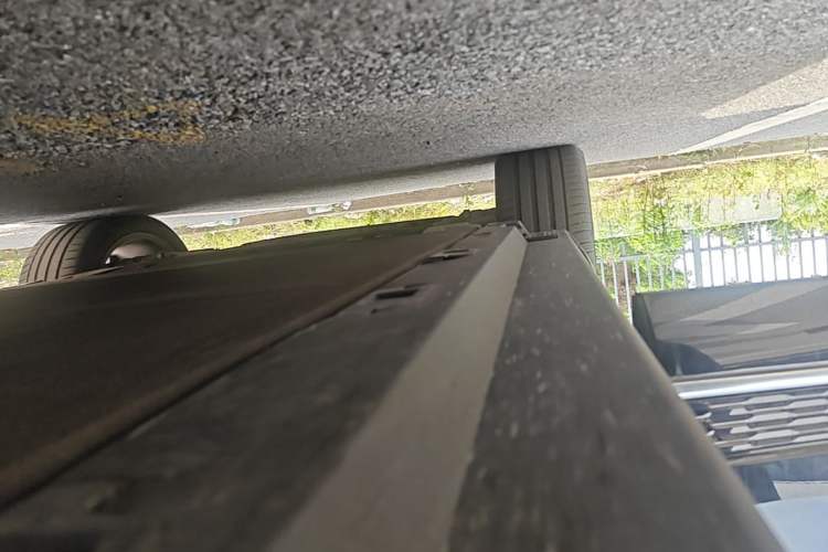 Used Hongqi E-HS9 2021 460 km Range Flagship Edition Six-Seater Right Side Sill