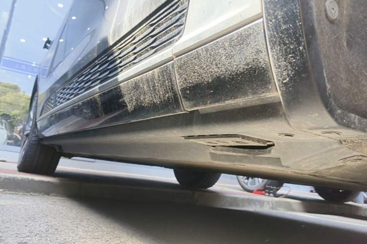 Used Hongqi E-HS9 2021 460 km Range Flagship Edition Six-Seater Right Side Sill