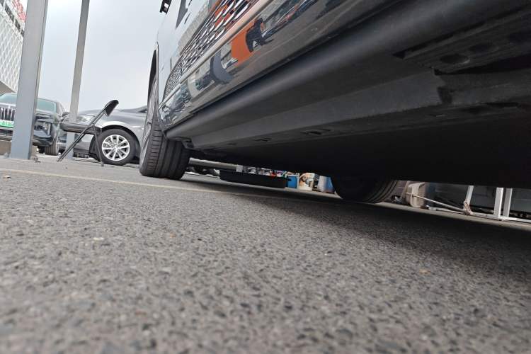 Used Hongqi E-HS9 2021 460 km Range Flagship Edition Six-Seater Right Side Sill