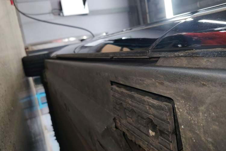 Used Hongqi E-HS9 2021 460 km Range Flagship Edition Six-Seater Right Side Sill