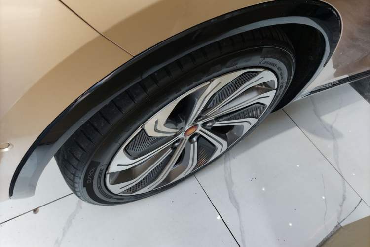Used Hongqi E-HS9 2021 510 km Flagship Edition Four Seats Left Front Wheel Hub