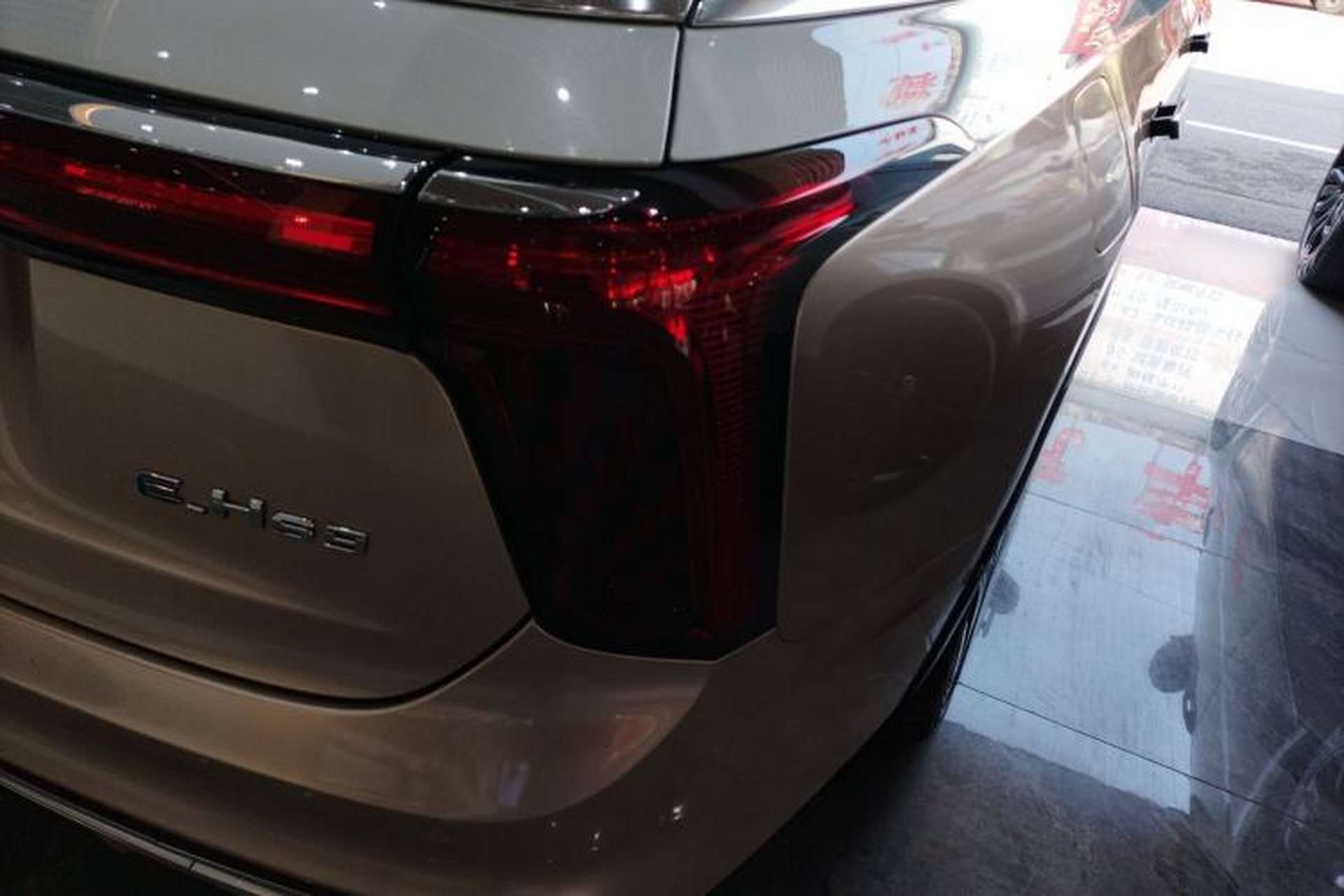 Used Hongqi E-HS9 2021 510 km Flagship Edition Four Seats Right Rear Taillight