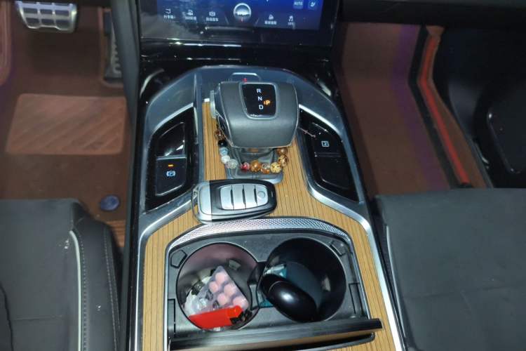 Used Hongqi E-HS9 2021 460 km Range Flagship Edition 7-Seater Gear Lever