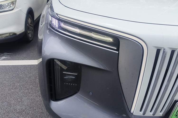 Used Hongqi E-HS9 2021 510 km Flagship Edition Four Seats Right Front Headlight