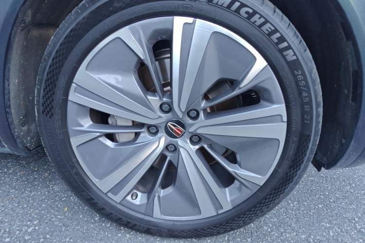 Used Hongqi E-HS9 2021 510 km Range Flagway Edition Six Seats Right Front Wheel Hub