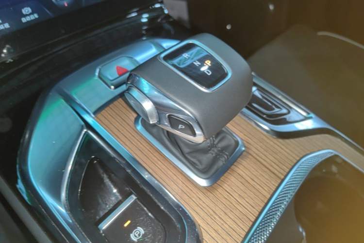 Used Hongqi E-HS9 2021 460 km Range Flagship Edition 7-Seater Gear Lever