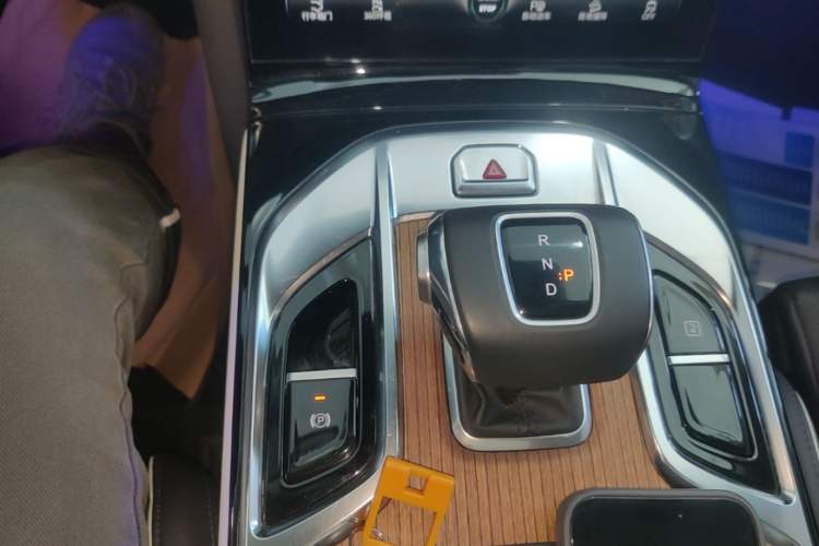 Used Hongqi E-HS9 2021 460 km Range Flagship Edition Six-Seater Gear Lever
