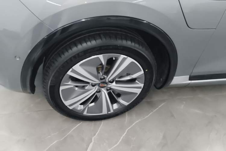 Used Hongqi E-HS9 2021 460 km Range Flagship Edition Six-Seater Left Front Wheel Hub