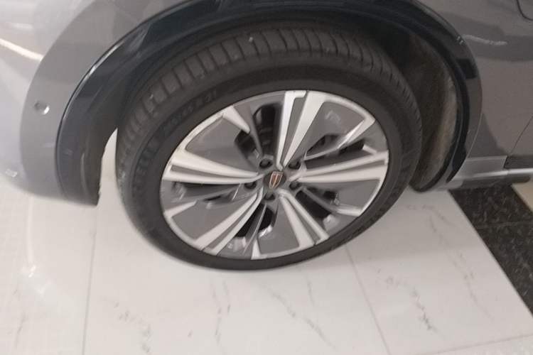 Used Hongqi E-HS9 2021 510 km Range Flagway Edition Six Seats Left Front Wheel Hub