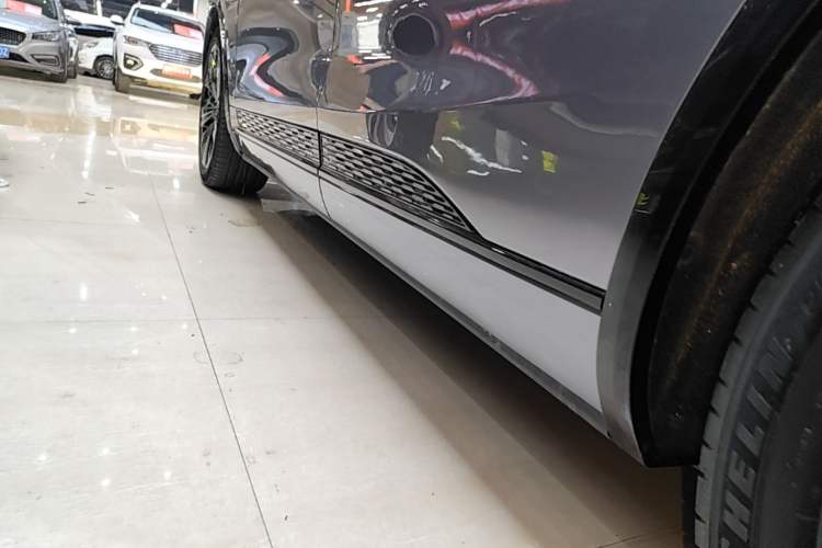 Used Hongqi E-HS9 2021 510 km Range Flagway Edition Six Seats Left Side Sill