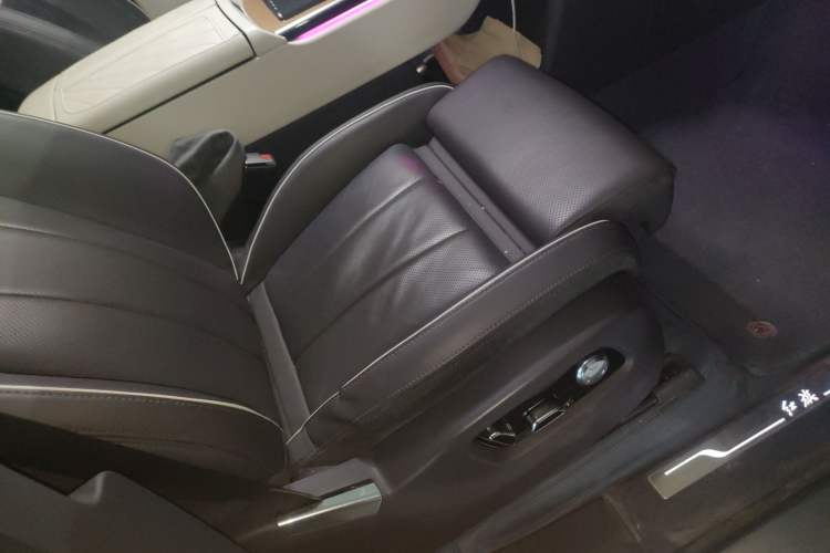 Used Hongqi E-HS9 2021 510 km Range Flagway Edition Six Seats Right Front Seat