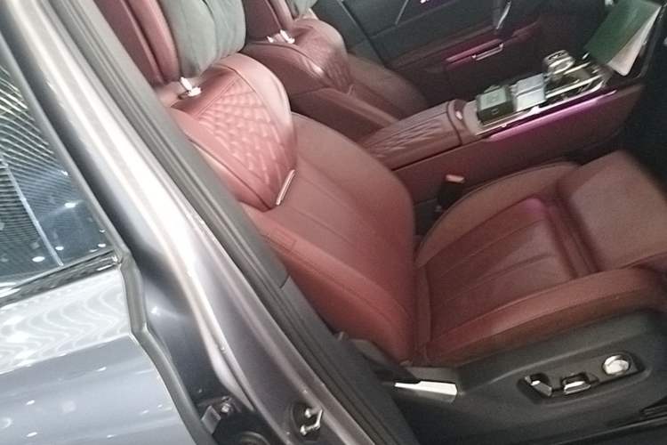 Used Hongqi E-HS9 2021 510 km Range Flagway Edition Six Seats Right Front Seat