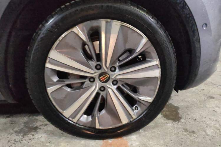 Used Hongqi E-HS9 2021 510 km Range Flagway Edition Six Seats Right Front Wheel Hub