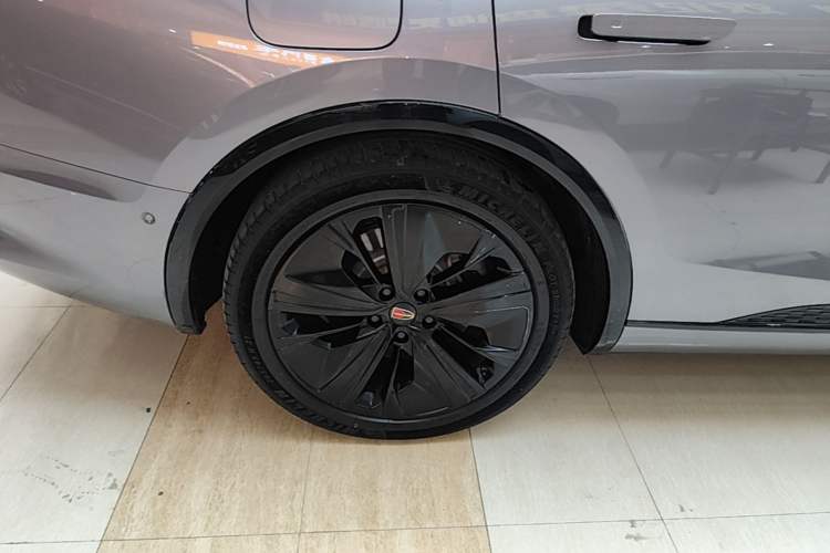 Used Hongqi E-HS9 2021 510 km Range Flagway Edition Six Seats Right Rear Wheel Hub