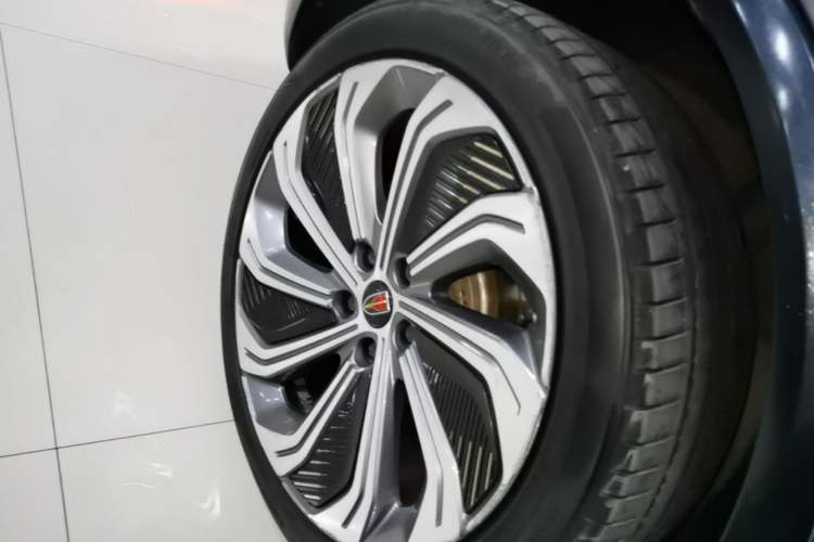 Used Hongqi E-HS9 2021 510 km Flagship Edition Four Seats Right Rear Wheel Hub