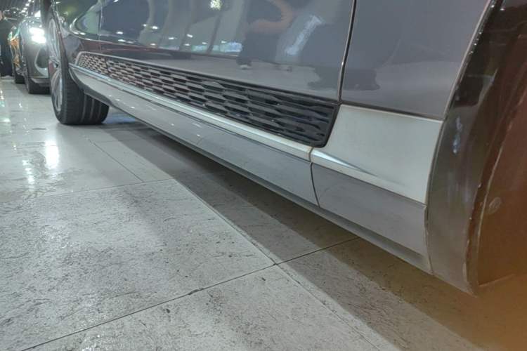 Used Hongqi E-HS9 2021 460 km Range Flagship Edition 7-Seater Right Side Sill