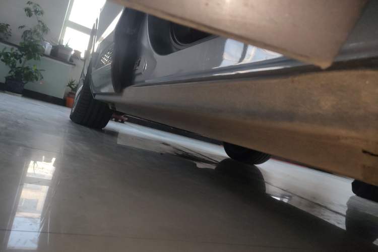 Used Hongqi E-HS9 2021 510 km Range Flagway Edition Six Seats Right Side Sill