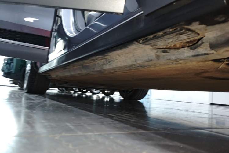 Used Hongqi E-HS9 2021 460 km Range Flagship Edition Six-Seater Right Side Sill