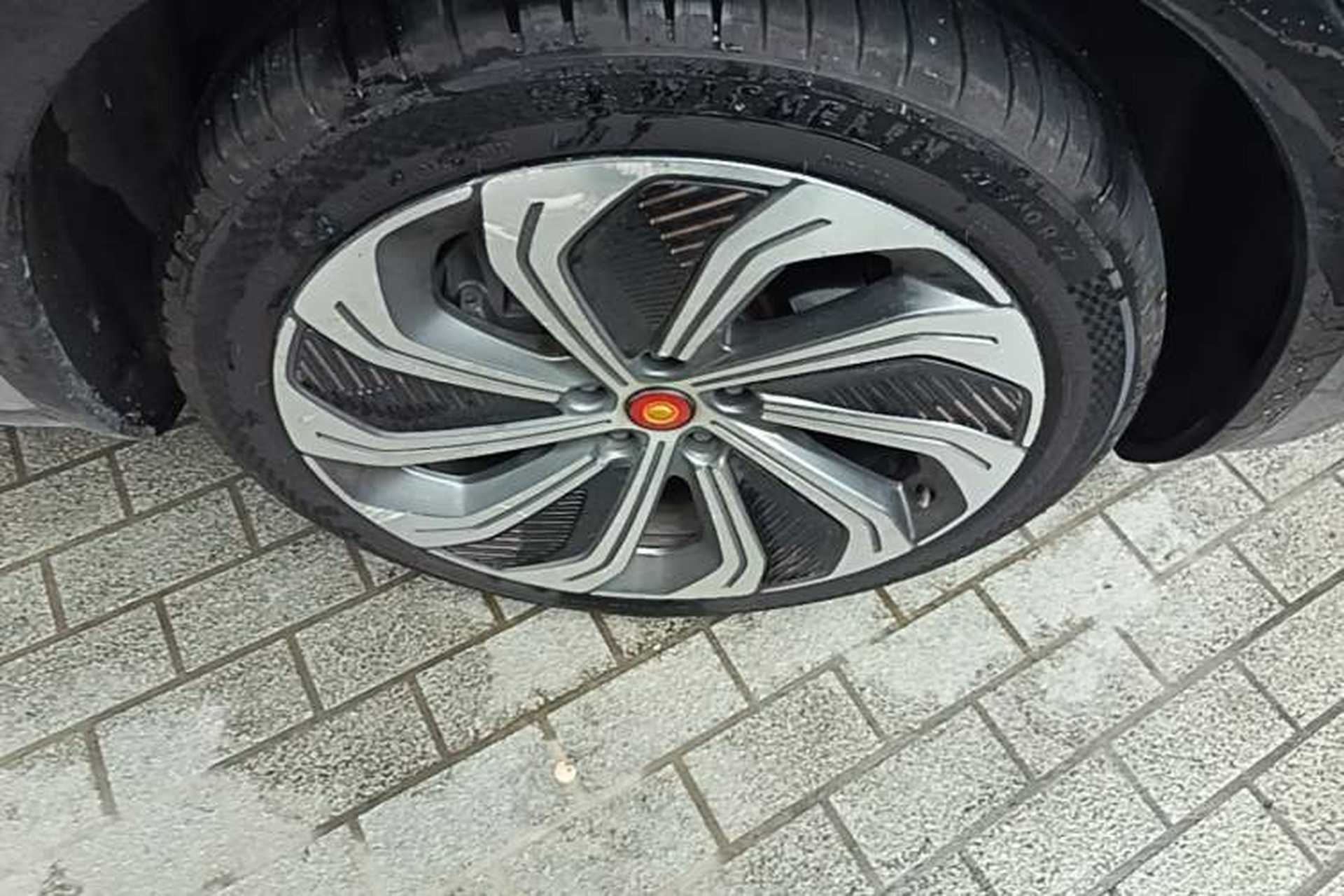 Used Hongqi E-HS9 2021 510 km Flagship Edition Four Seats Right Front Wheel Hub