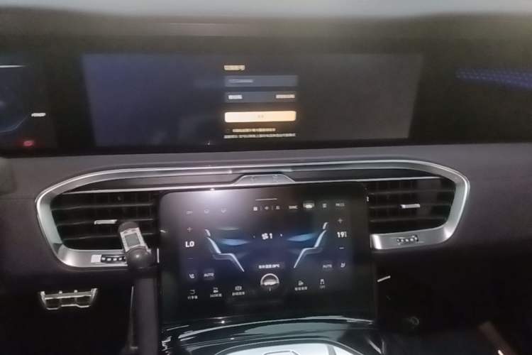 Used Hongqi E-HS9 2021 460 km Range Flagship Edition Six-Seater Audio And AC Panel