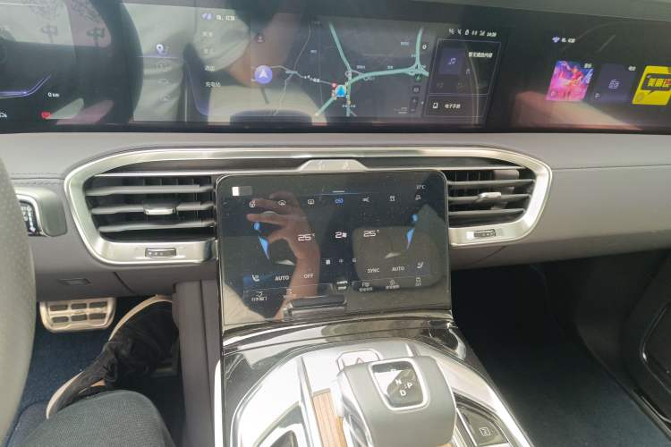 Used Hongqi E-HS9 2021 510 km Range Flagway Edition Six Seats Audio And AC Panel