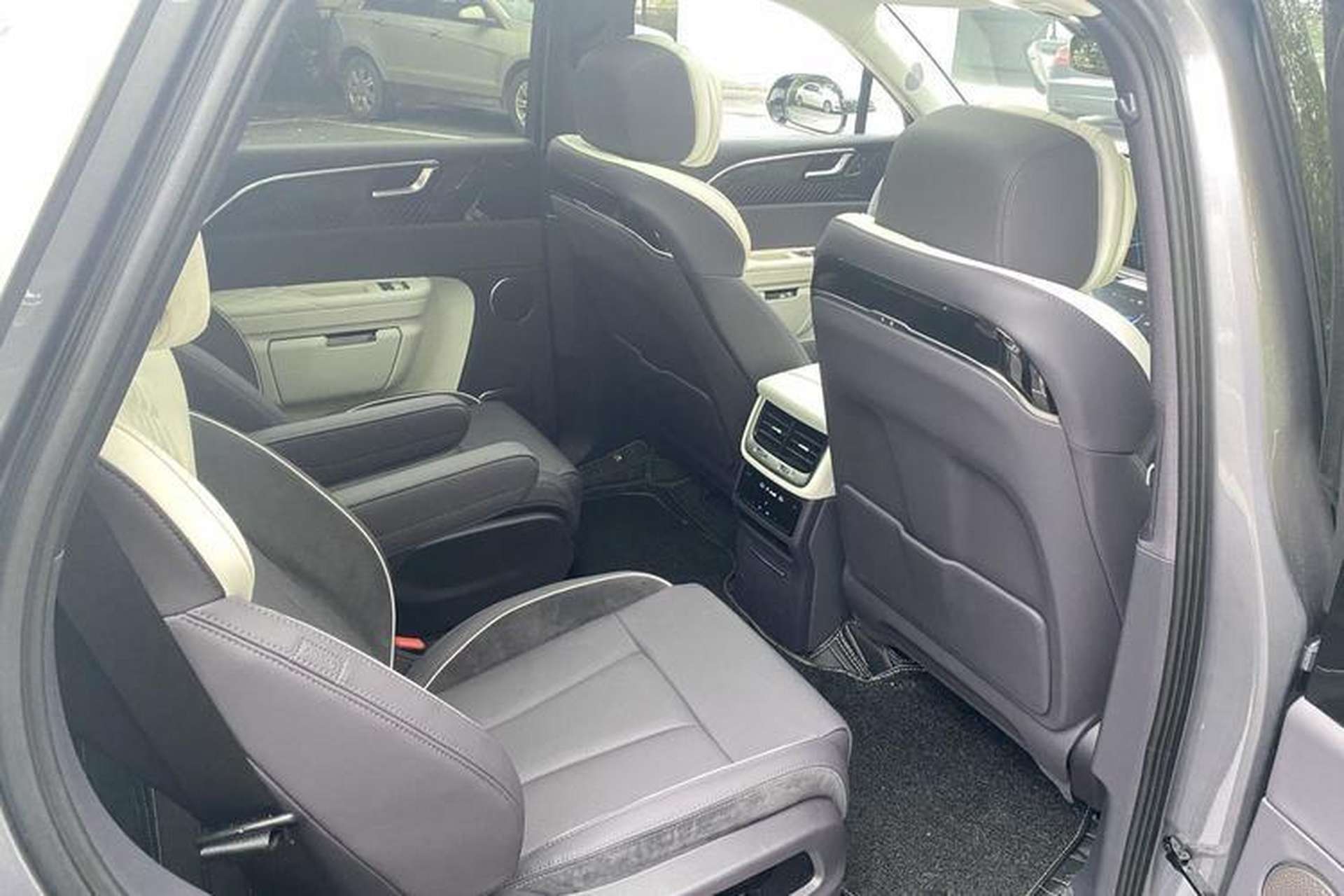 Used Hongqi E-HS9 2021 460 km Range Flagship Edition Six-Seater Interior 1