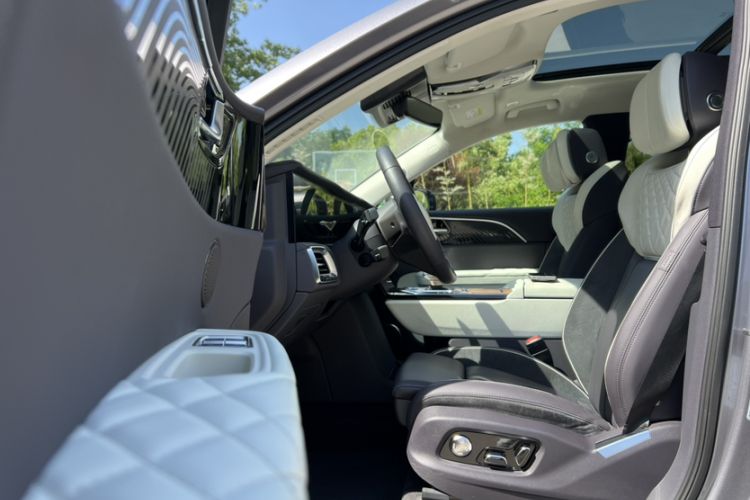 Used Hongqi E-HS9 2021 460 km Range Flagship Edition Six-Seater Interior 2