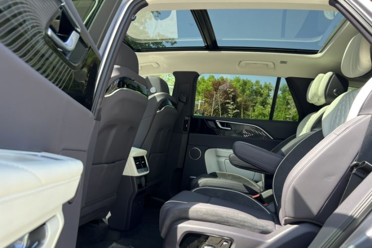 Used Hongqi E-HS9 2021 460 km Range Flagship Edition Six-Seater Interior 3