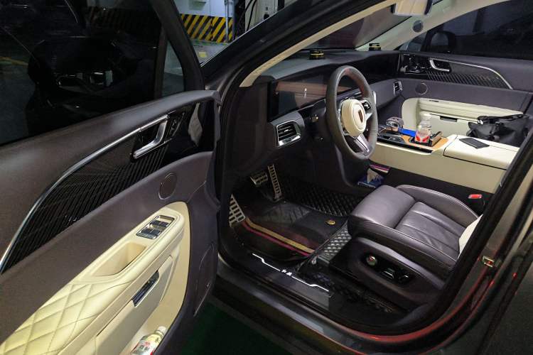 Used Hongqi E-HS9 2021 510 km Range Flagway Edition Six Seats Interior 3