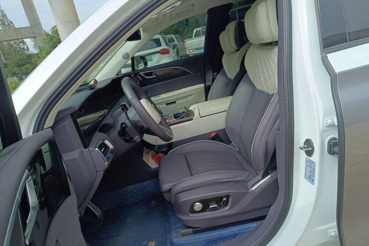 Used Hongqi E-HS9 2021 510 km Range Flagway Edition Six Seats Left Front Seat