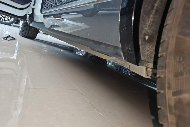 Used Hongqi E-HS9 2021 460 km Range Flagship Edition Six-Seater Left Side Sill