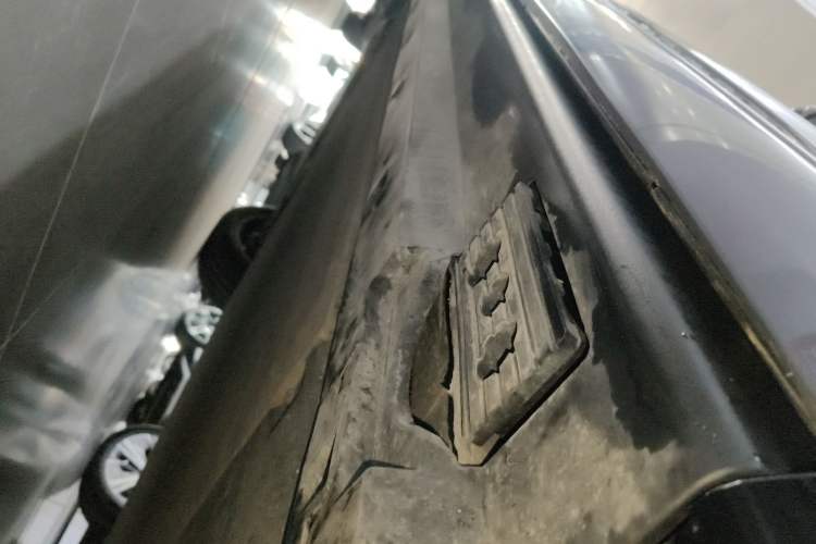 Used Hongqi E-HS9 2021 460 km Range Flagship Edition Six-Seater Left Side Sill