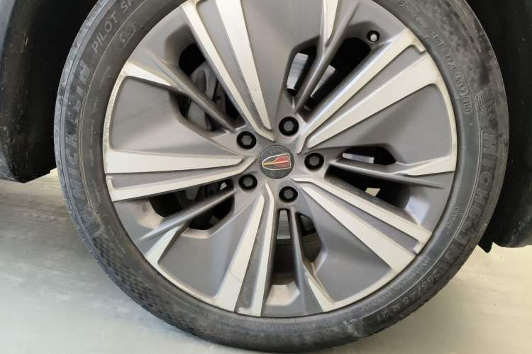 Used Hongqi E-HS9 2021 510 km Range Flagway Edition Six Seats Right Front Wheel Hub