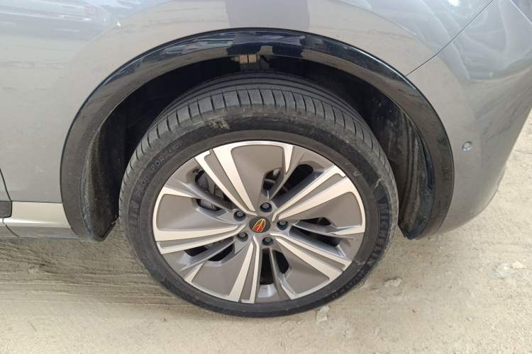 Used Hongqi E-HS9 2021 510 km Range Flagway Edition Six Seats Right Front Wheel Hub
