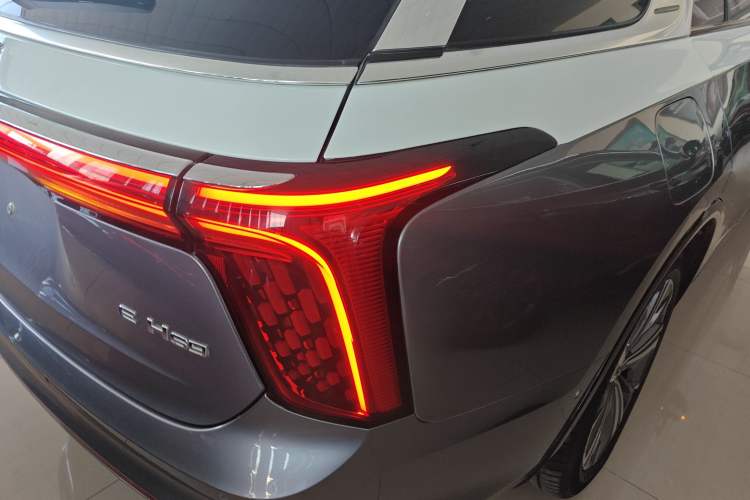Used Hongqi E-HS9 2021 460 km Range Flagship Edition Six-Seater Right Rear Taillight