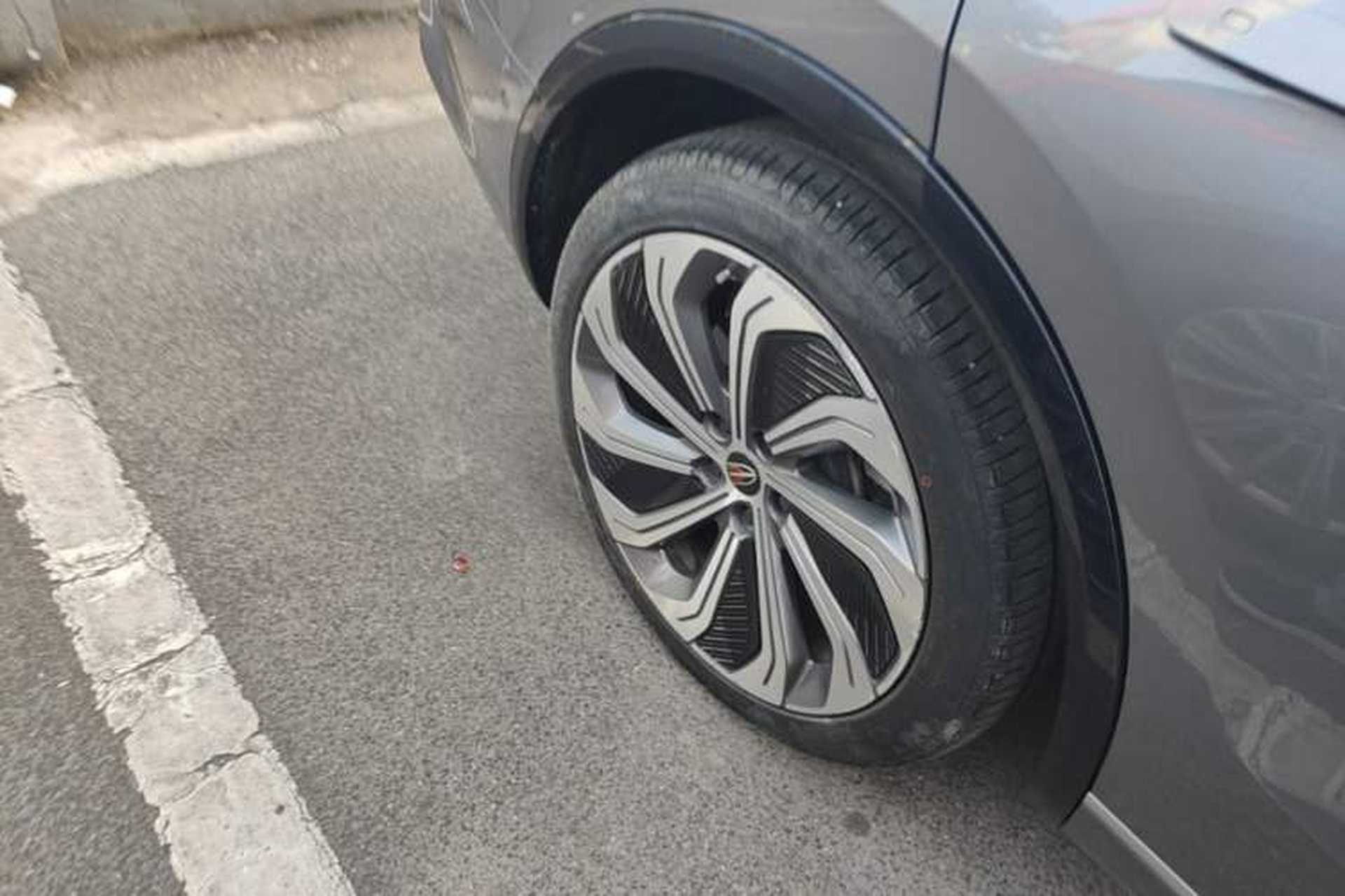 Used Hongqi E-HS9 2021 510 km Flagship Edition Four Seats Right Rear Wheel Hub