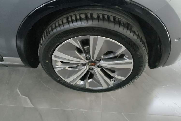 Used Hongqi E-HS9 2021 460 km Range Flagship Edition Six-Seater Right Rear Wheel Hub