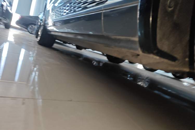 Used Hongqi E-HS9 2021 460 km Range Flagship Edition Six-Seater Right Side Sill
