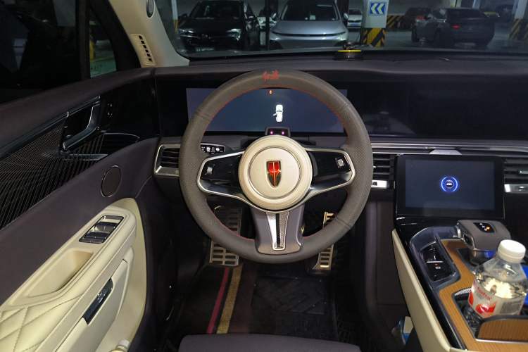 Used Hongqi E-HS9 2021 510 km Range Flagway Edition Six Seats Steering Wheel