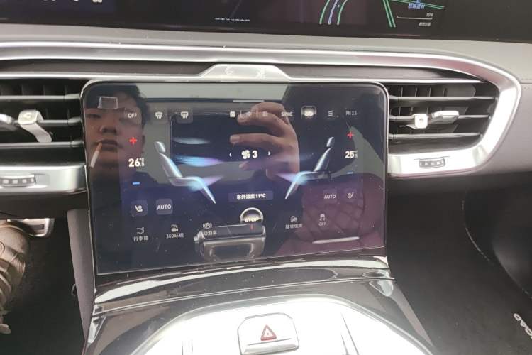 Used Hongqi E-HS9 2021 460 km Range Flagship Edition Six-Seater Audio And AC Panel