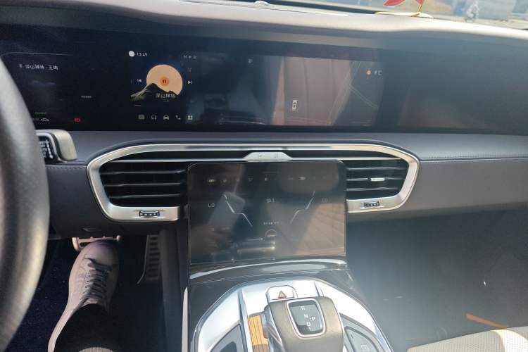 Used Hongqi E-HS9 2021 510 km Flagship Edition Four Seats Audio And AC Panel