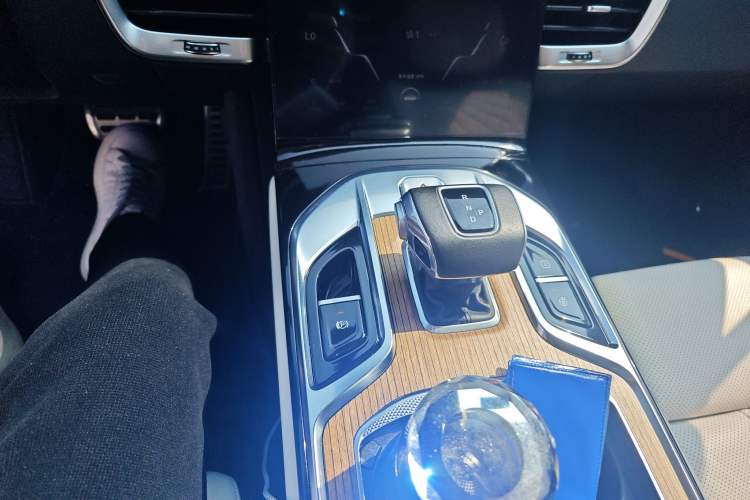 Used Hongqi E-HS9 2021 510 km Flagship Edition Four Seats Gear Lever