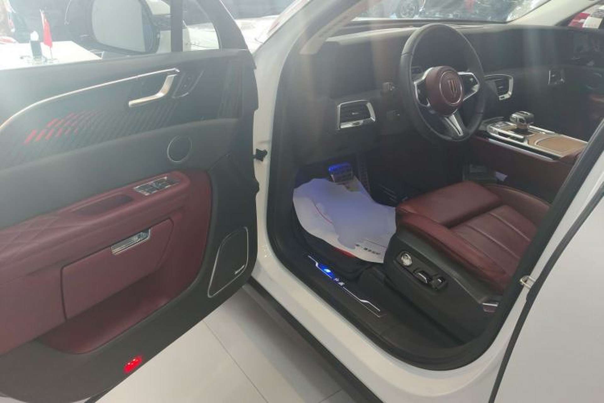 Used Hongqi E-HS9 2021 510 km Range Flagway Edition Six Seats Interior 3