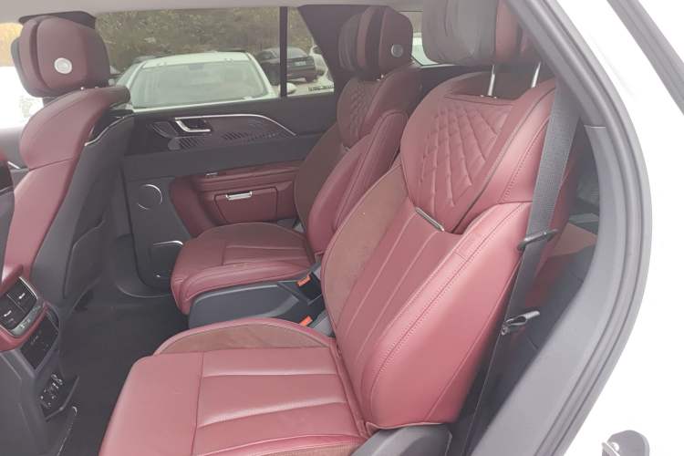 Used Hongqi E-HS9 2021 460 km Range Flagship Edition Six-Seater Interior 4