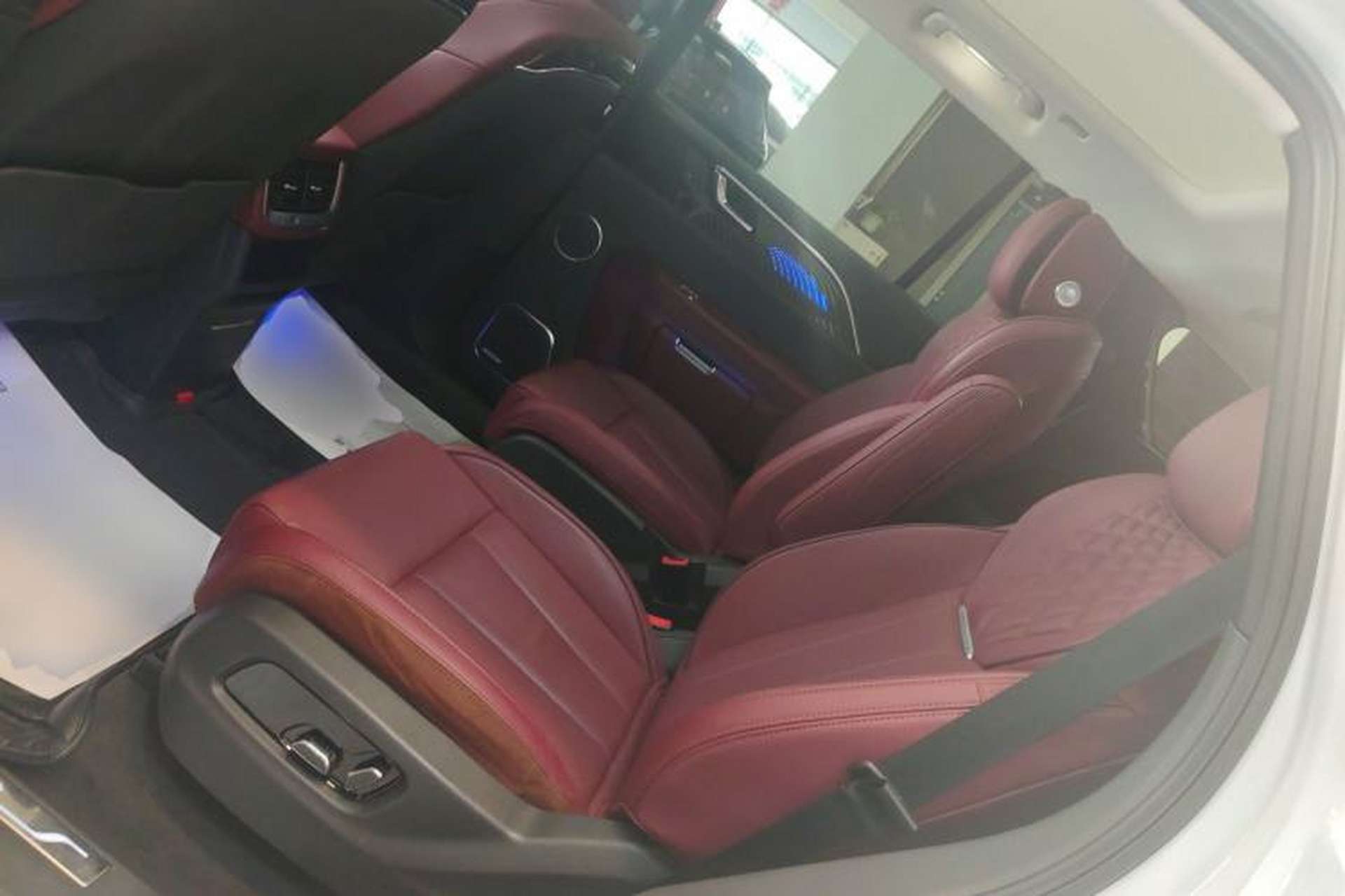 Used Hongqi E-HS9 2021 510 km Range Flagway Edition Six Seats Interior 4