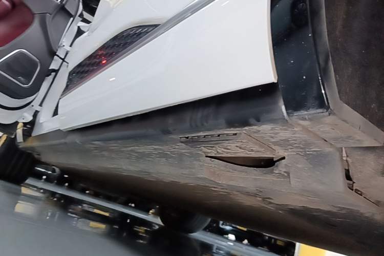 Used Hongqi E-HS9 2021 460 km Range Flagship Edition Six-Seater Left Side Sill